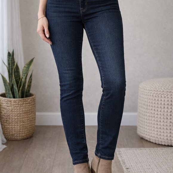 Signature by Levi Strauss Modern Skinny Jeans Women’s 12 Short Dark Wash Stretch - Picture 2 of 7